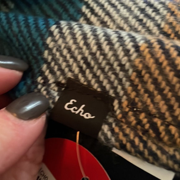 Evereve Shawl - Picture 4 of 4